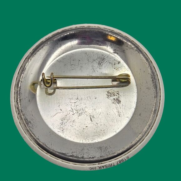 Vintage 1987 Trisar Christmas Button Pin Holiday Shopping Jingle Mall la la lala - Picture 2 of 3